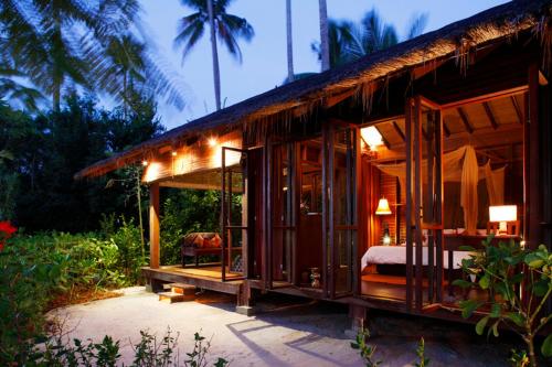 Outrigger Phi Phi Island Resort in Praia Laem Tong