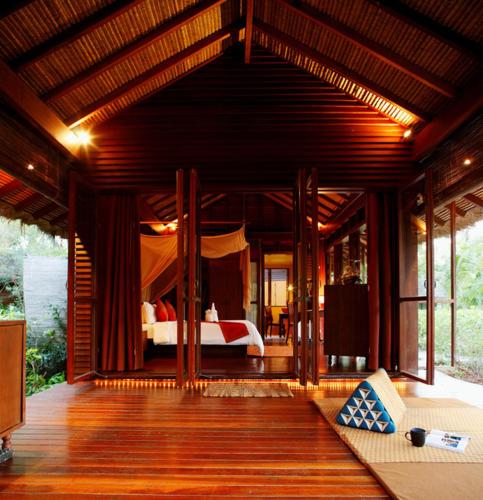 Outrigger Phi Phi Island Resort in Praia Laem Tong