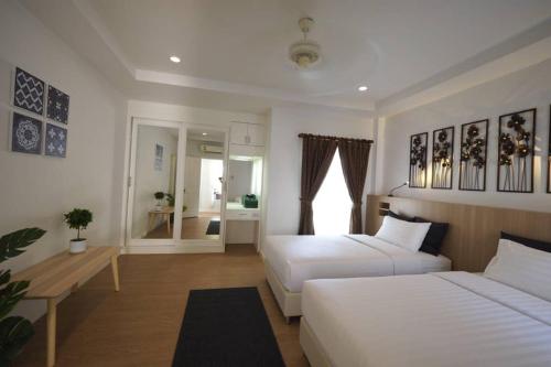 Luxury Private Pool Villa Four Bedrooms, Chalong Bay, Phuket - LV7 Luxury Private Pool Villa Four Bedrooms, Chalong Bay, Phuket - LV7