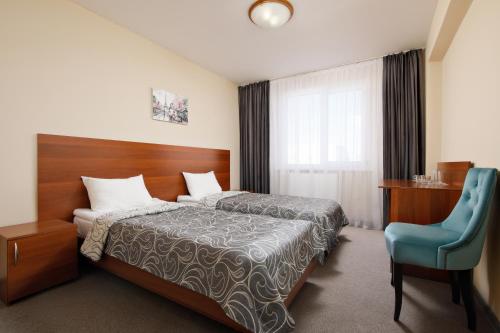 Continent Hotel - image 2