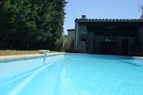 泳池, Studio au coeur de la petite camargue in 博瓦桑