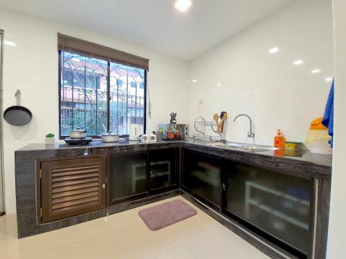 keuken, Kuala Lumpur Jalan Ipoh Terrace House in Sentul