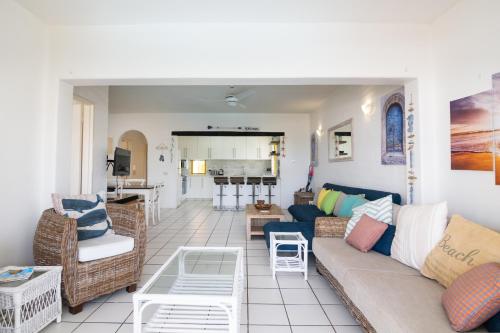 Santorini Akrotiri 6 - Family Only