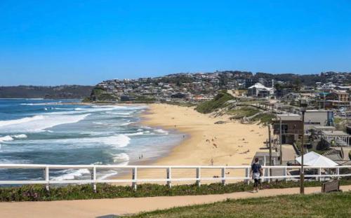 2 Bed Bar Beach Apartment - stroll to beach & cafes, supermarket apartment number 6