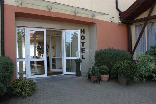 Bejárat, Hotel Przylesie in Sieroslaw