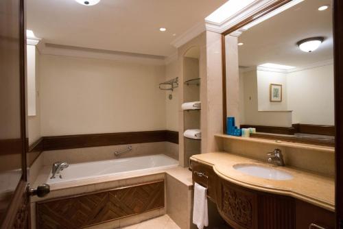 room detail thumbnail 2