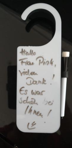Home-Rose-Garden-Gastehaus kontaktloser Zugang 1.2km von Maybachstraße entfernt