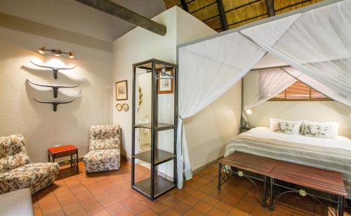 Double or twin room, deluxe, pool view