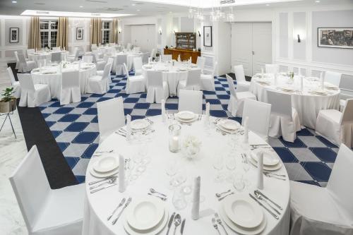 Étterem, Pałac Komierowo (Palac Komierowo) in Sepolno Krajenskie