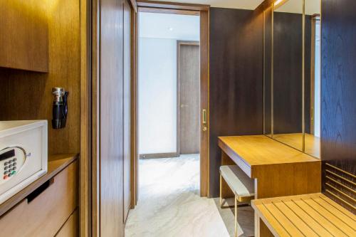243492948 Crowne Plaza Vientiane by IHG
