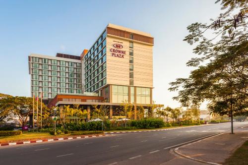 Crowne Plaza Vientiane, an IHG Hotel