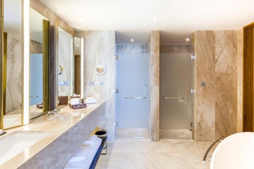 243493027 Crowne Plaza Vientiane by IHG