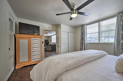 Mid-Century Lake Whitney Home with Private Dock and Yard! - image 4