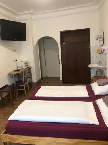 Hotel Pension Schmellergarten - image 6