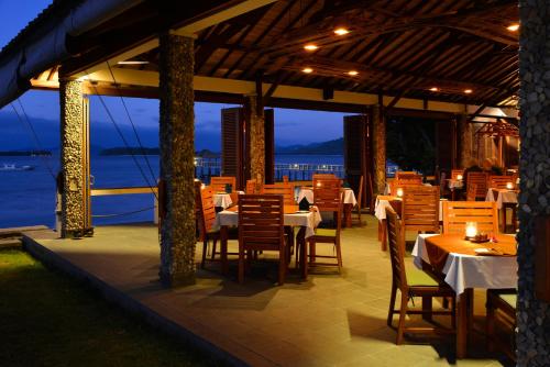 Restaurant, Cocotinos Hotel Sekotong Lombok in Sekotong