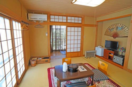 room detail thumbnail 1