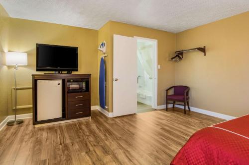 Rodeway Inn - image 8
