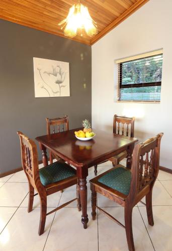2 bedrooms, 4 beds