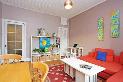 A Vibrant Retreat For 4 Near Calton Hill, Edinburgh, Edinburgh and the Lothians