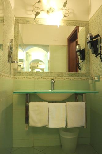 Hotel Ester - image 2