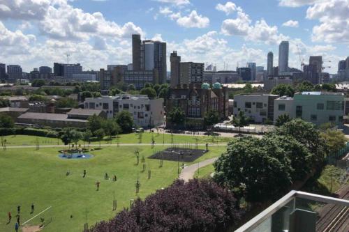 A Deluxe Room With Park Views In Shared Apartment