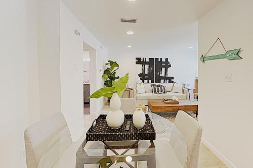 Luxe Clarksville Hideaway with Walkable Locale condo - image 4
