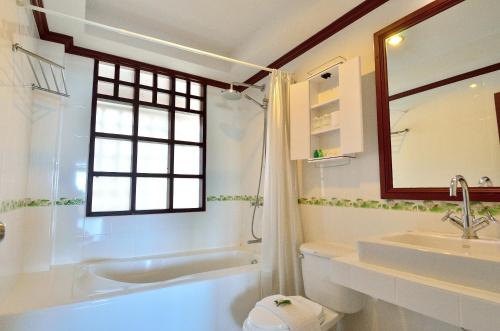 room detail thumbnail 2