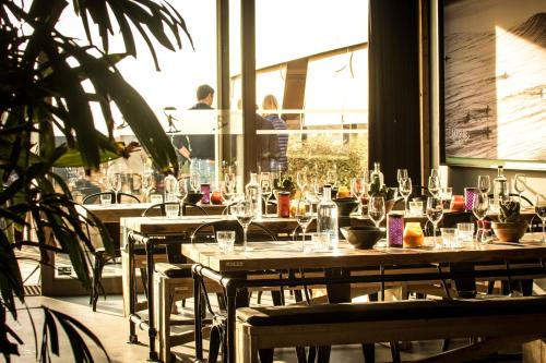 餐廳, Lakeside Paradise Sport Hostel in 諾克-海斯特