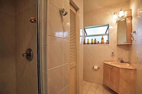 Home with Pool in Upscale Pinecrest Village, Miami (foto 3)