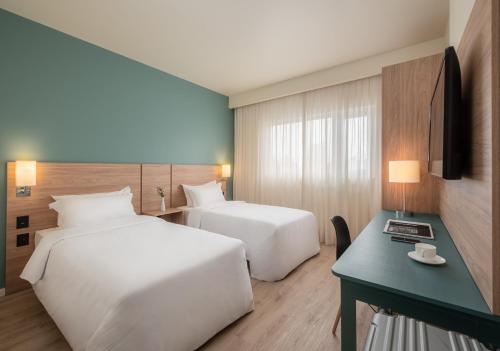 2 twin beds