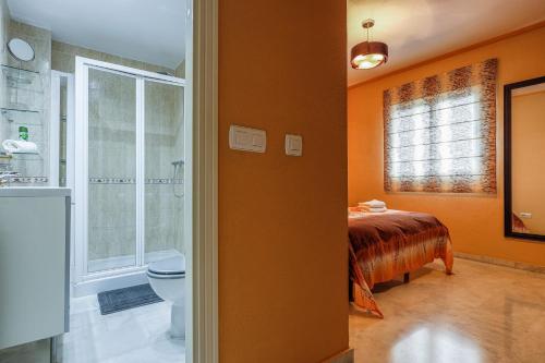  Sensacional Apt 2 Hab 2 baños 4 pax Aljarafe Metro in San Juan de Aznalfarache