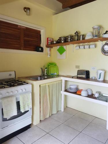 Konyha, CARPE DIEM VILLA "Studio Apartment" Caribbean Sea views even from the Beds in Castara