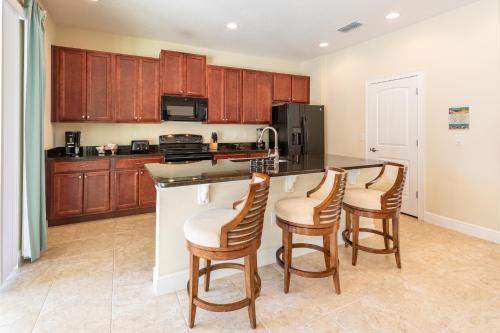 Cozy Home with Private Pool and Water Park Access - image 14