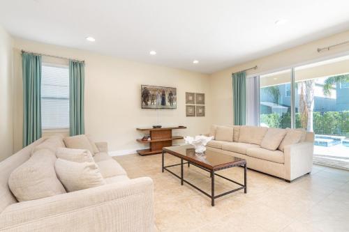 Cozy Home with Private Pool and Water Park Access - image 7