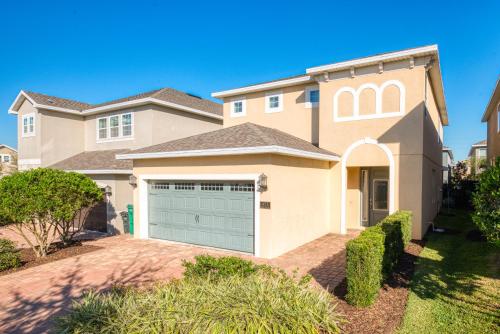 Cozy Home with Private Pool and Water Park Access - image 4