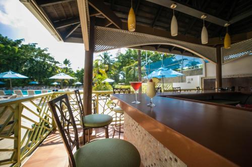 Bar/ Salón, The Jamaica Pegasus Hotel in Kingston