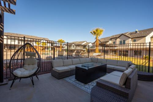 New Home! 5 Bedroom at Ocotillo Springs Overlooking Pool