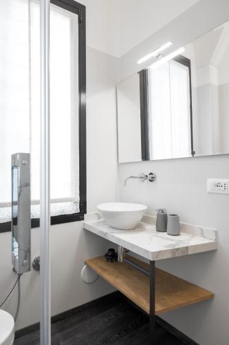One-Bedroom Apartment image 5