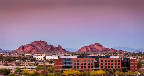 Crowne Plaza Phoenix Airport - PHX