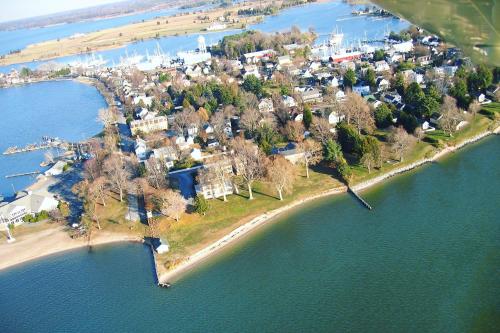 Sandaway Suites & Beach in Oxford, USA