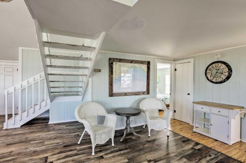 Cozy Waterfront Island House on Live Oak Island!