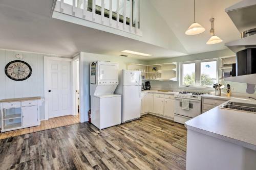 Cozy Waterfront Island House on Live Oak Island!