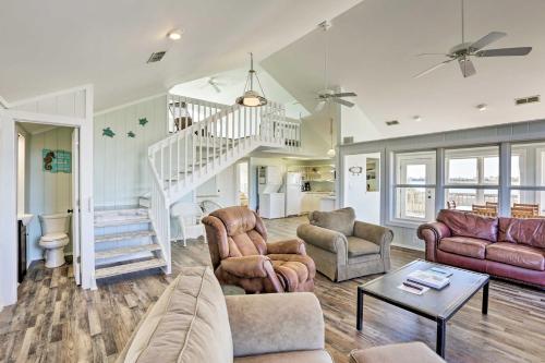 Cozy Waterfront Island House on Live Oak Island!