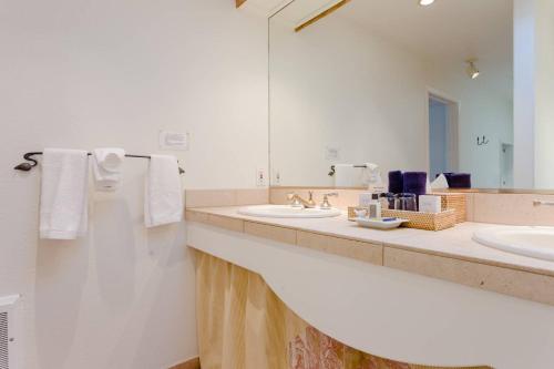 Luxury Cottage King Accessible