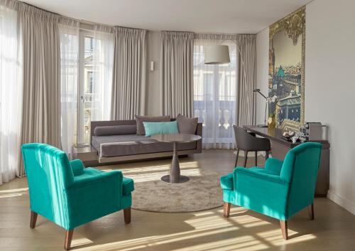 room detail thumbnail 1