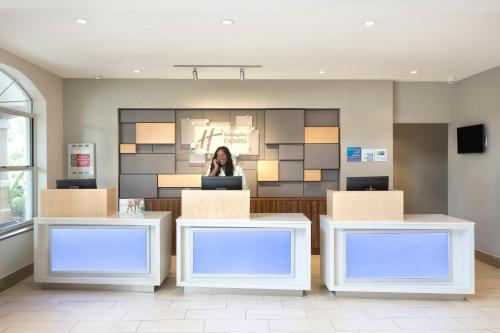 Holiday Inn Express & Suites S Lake Buena Vista image 12