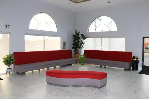 Grand Park Inn Baldwin Park - image 6