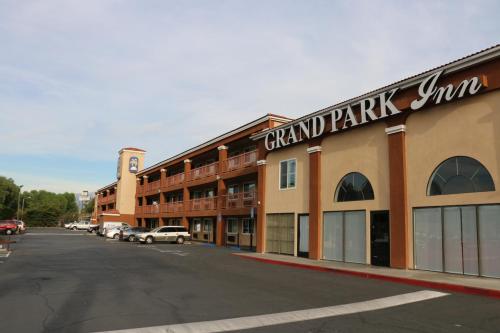 Grand Park inn