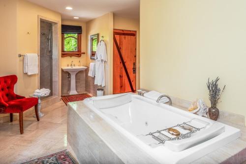 243614837 Inn Paradiso