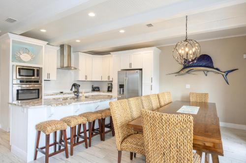Gorgeous East Beach Home with Pool - Steps to Sand home - image 6